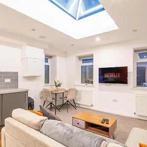 Hotl Aparts At The House , Huddersfield United Kingdom